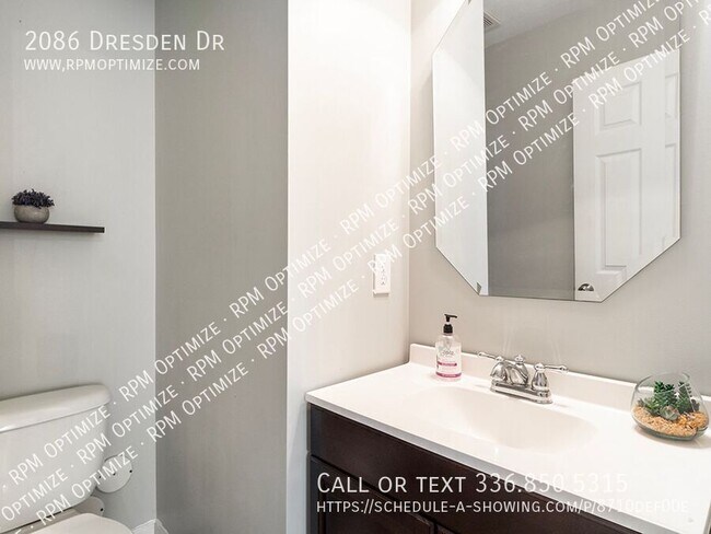 Building Photo - 2086 Dresden Dr
