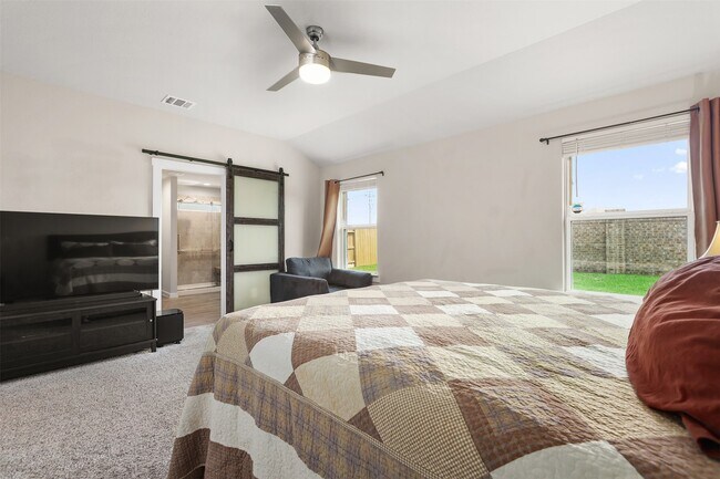 Building Photo - 2612 Golden Palms Ln