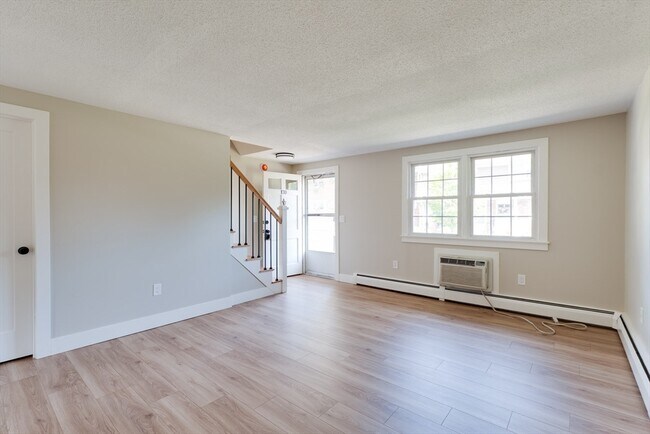 Building Photo - 418 Meadow St