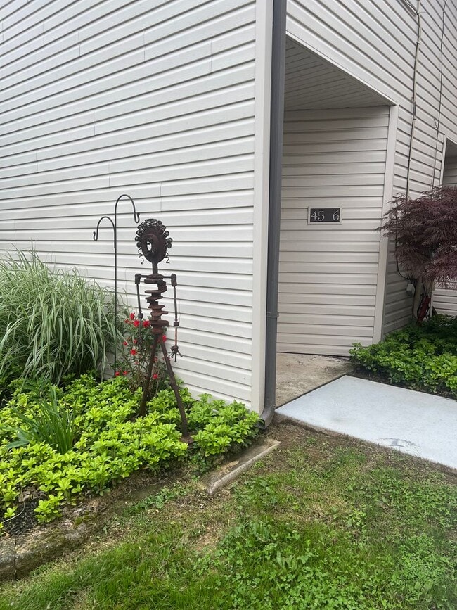 Building Photo - Recently updated Laurel Springs 2 bedroom ...