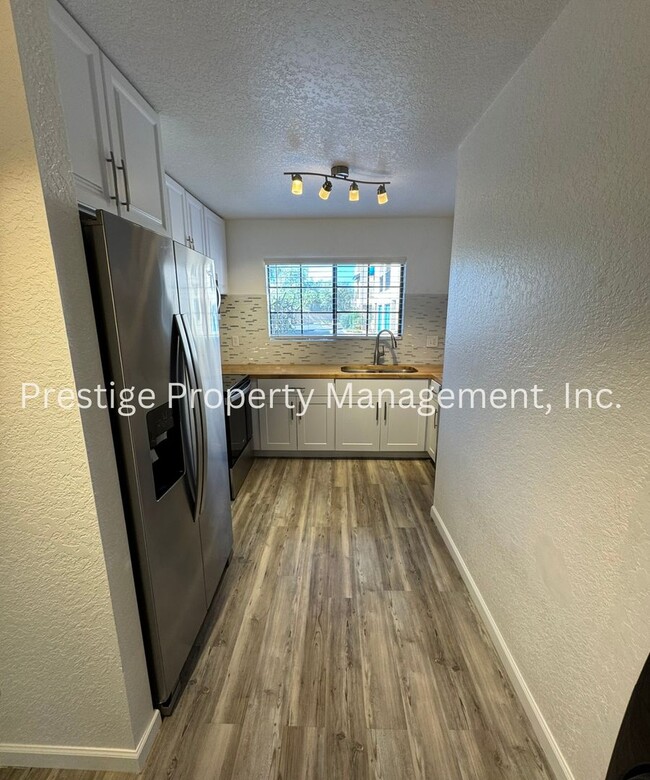 Building Photo - 3/2.5 Beautiful 2 Story Townhome!