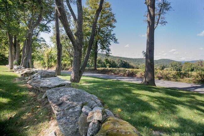 Building Photo - 49 Benton Hill Rd