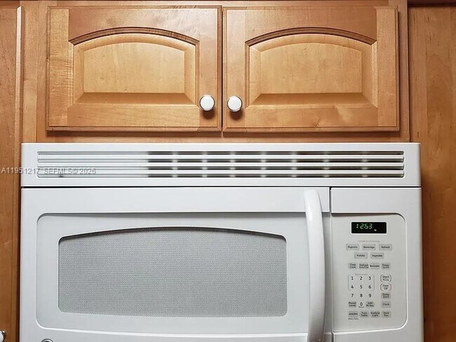 Building Photo - 1100 Salzedo St