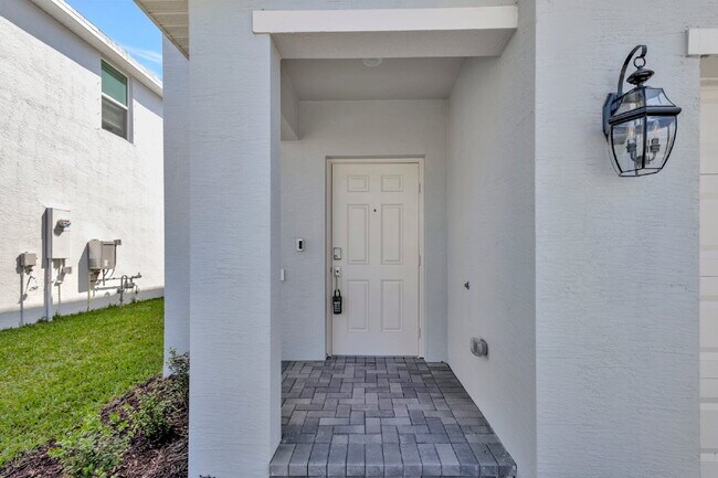 Building Photo - Luxurious Living: Spacious 5-Bedroom Home with Scenic Views in Port Saint Lucie!