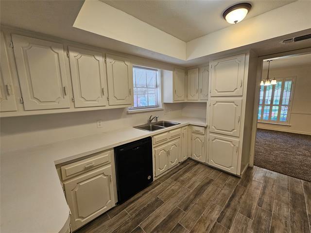 Building Photo - 2220 Eastwood Dr