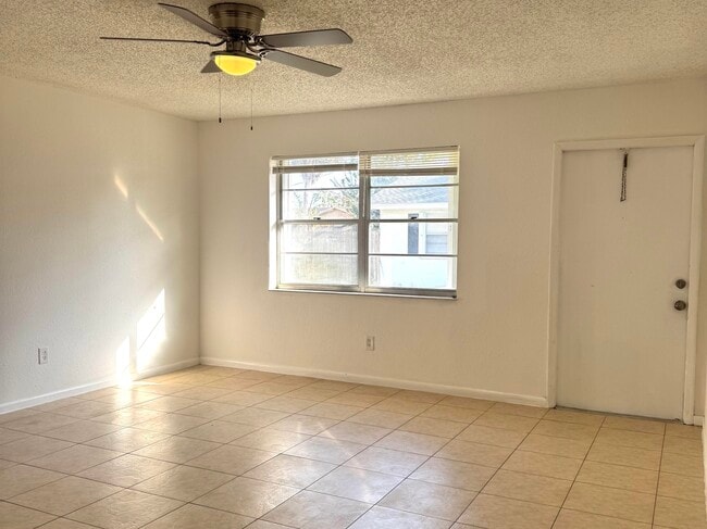 Building Photo - 3072 Martin Ave