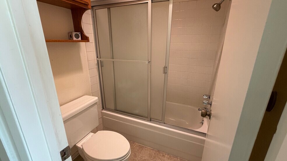 Building Photo - 2805 E 3rd St