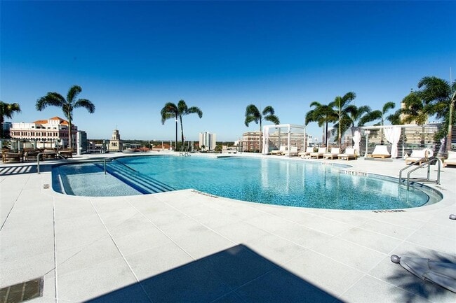 Building Photo - 400 Central Ave