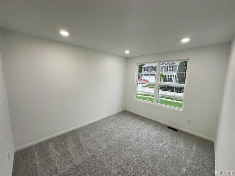 Building Photo - 9153 Dogwood Ln