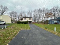 Building Photo - 3 BEDROOM HOUSE