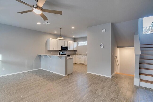 Building Photo - 1340 N Hog Trough Dr