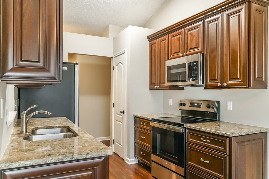 Building Photo - 5515 Scenic Brook Ln