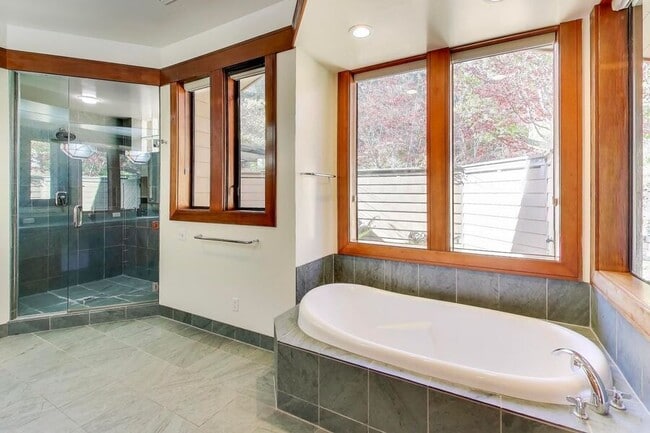 Building Photo - 28 Meadow Rd