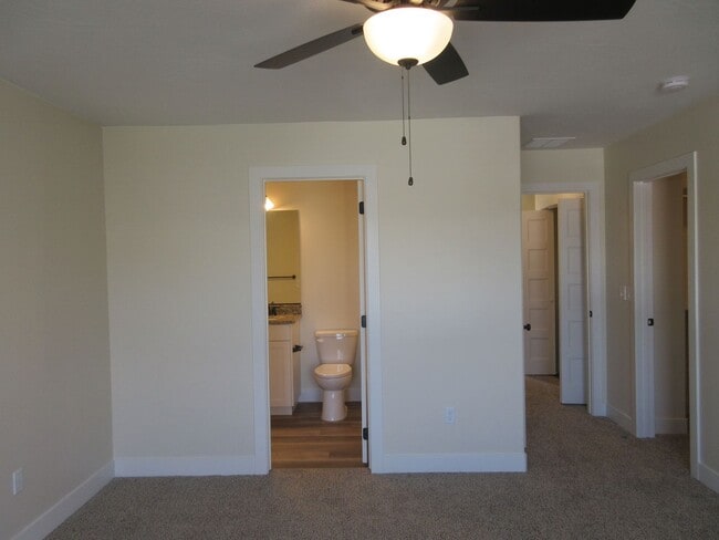 Building Photo - Move-In Discount! 2 Bedroom + Den/Office 2...