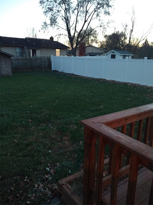 Building Photo - 557 Eagle Dr