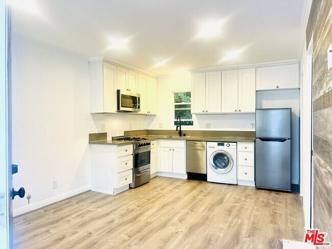 Building Photo - 451 Ivy St