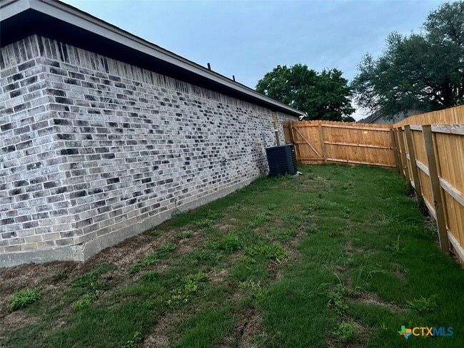 Building Photo - 1610 Pima Trail