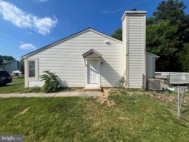 Building Photo - 830 Chadwick Cir