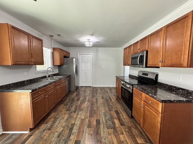 Building Photo - 510 Redwood Pl