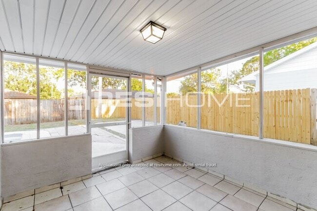Building Photo - 1624 Dolphin Dr