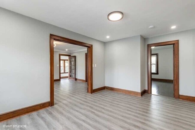 Building Photo - 56 N Chestnut St