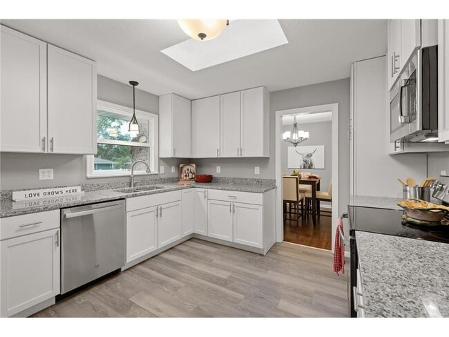 Building Photo - 4901 Larkspur Ln