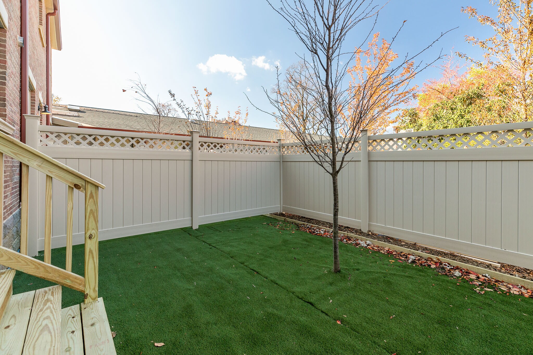Private Backyard - 225 W Pastorius St