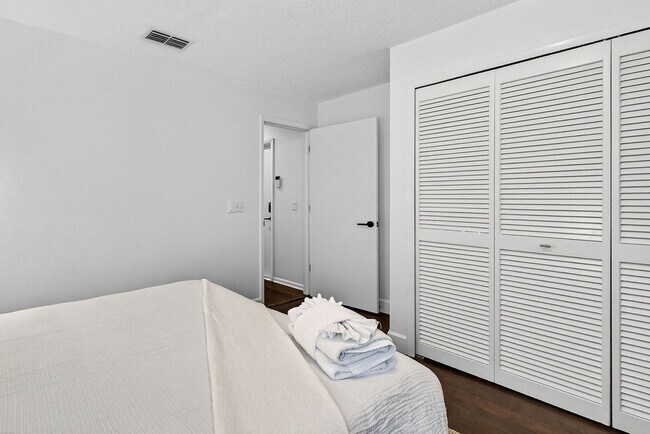 Building Photo - 14506 Clifty Ct