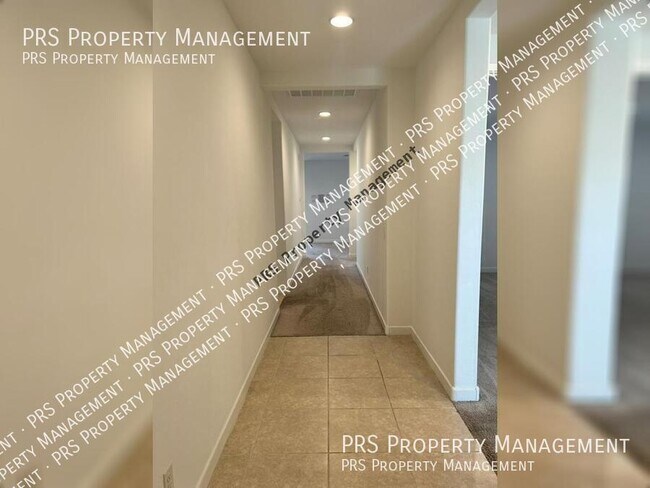 Building Photo - 2658 S Reavis Falls Rd