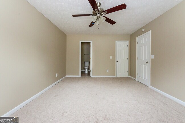 Building Photo - 7975 Trinity Park Dr