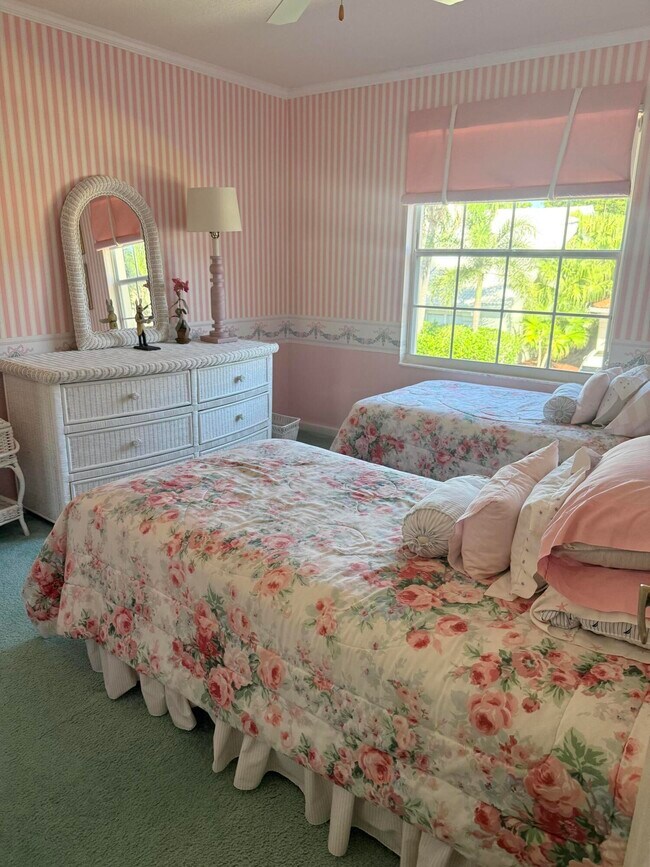 Building Photo - 17275 Ventana Dr