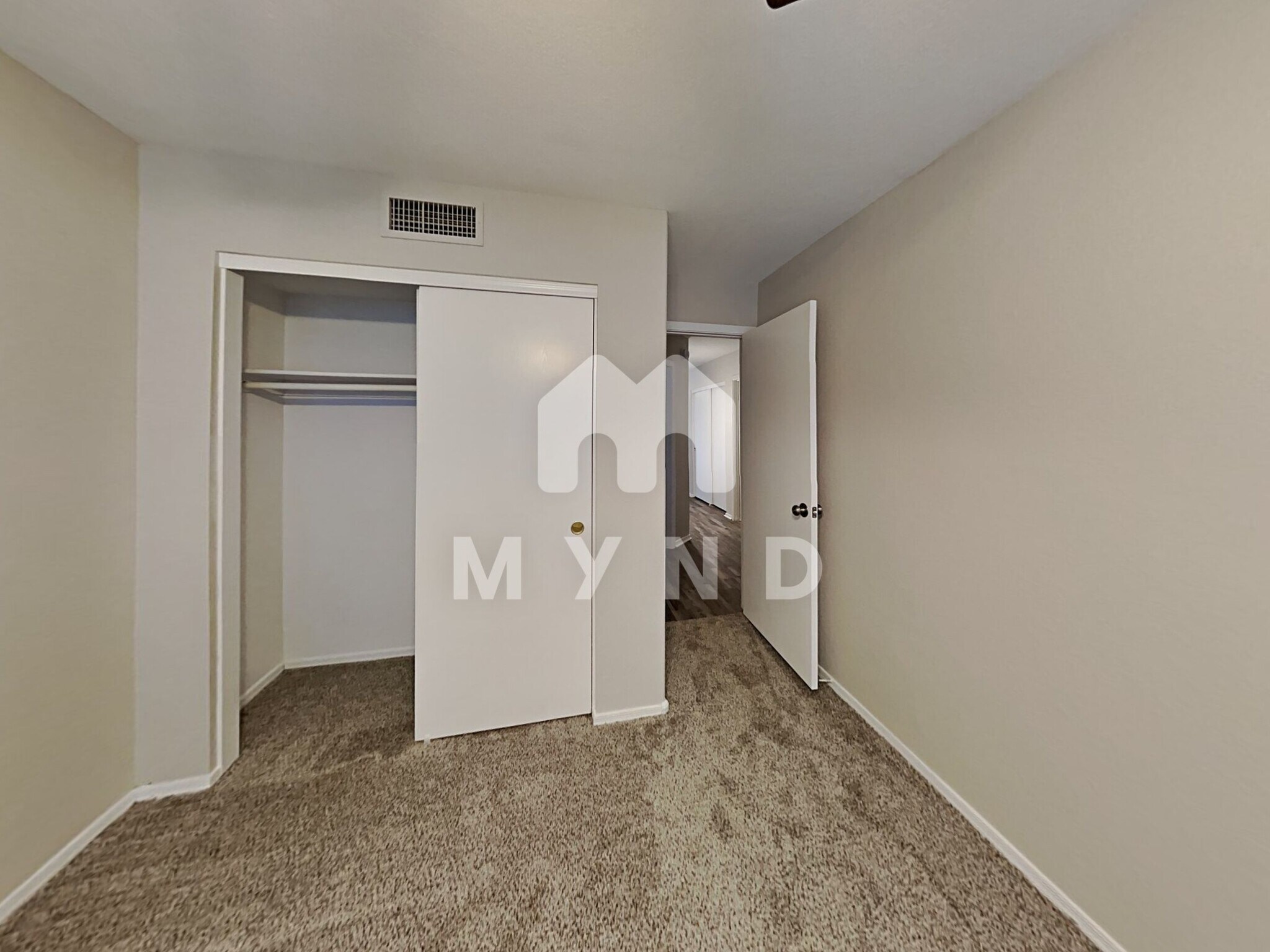 Building Photo - 8027 W Laurel Ln