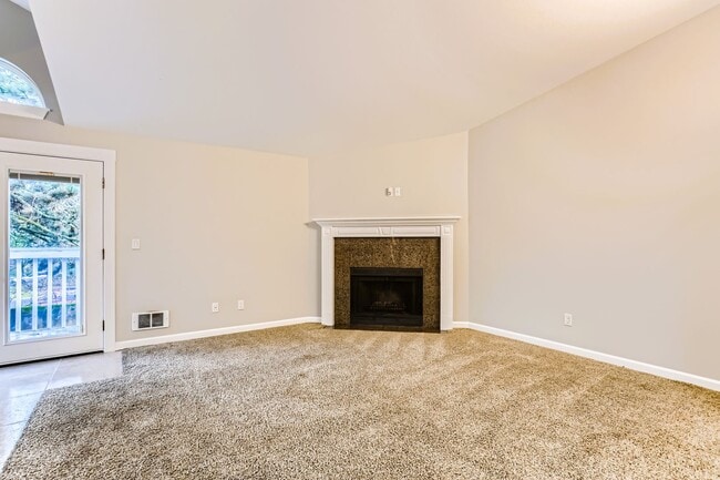 Building Photo - AVAILABLE AUGUST 1, 2026 >> Stunning 2BR/2BA Condo For Rent in Bellevue!! W/S/G Included!!!
