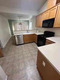 Building Photo - 550 Castlerock Ave
