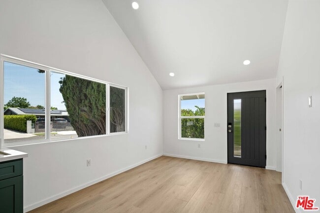 Building Photo - 6543 Franrivers Ave