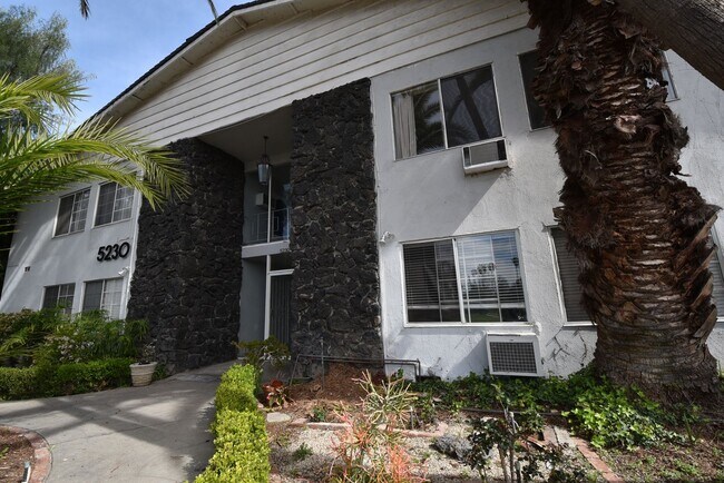Building Photo - 5230 Vesper Ave