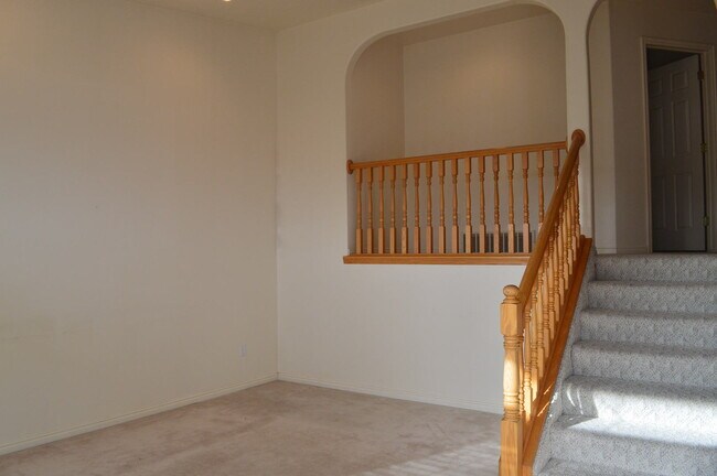 Building Photo - Huge Orem Home in Great Location