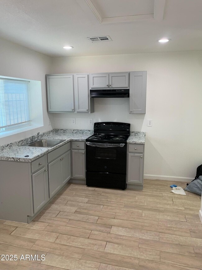 Building Photo - 1759 W Hadley St