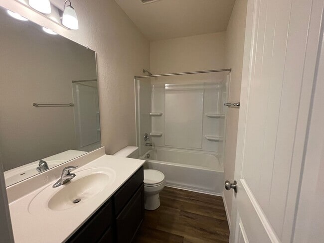 Building Photo - Charming 3x2 Rental Home in New Braunfels, TX!