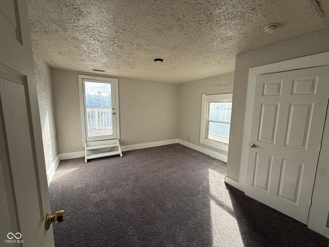 Building Photo - 250 Koehne St