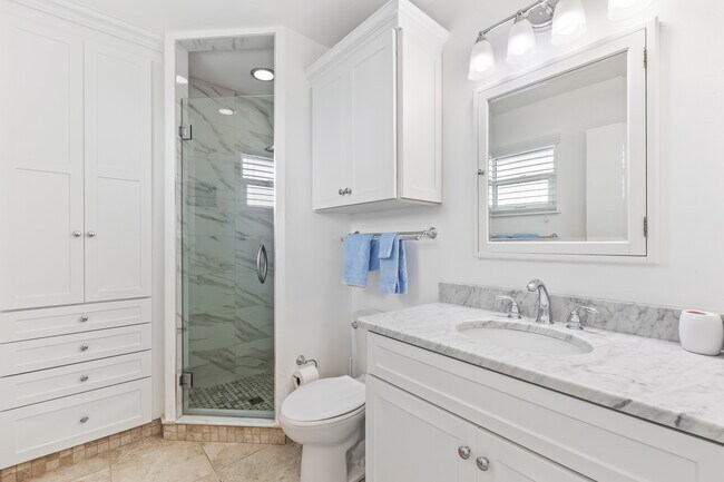 Building Photo - 405 Luke St