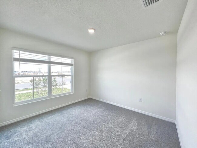 Building Photo - **AVAILABLE AUGUST 1** Charming 3-Bedroom ...
