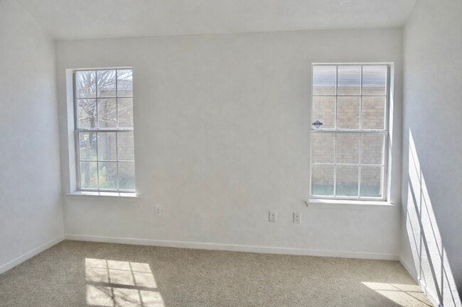 Building Photo - AVAILABLE SOON!