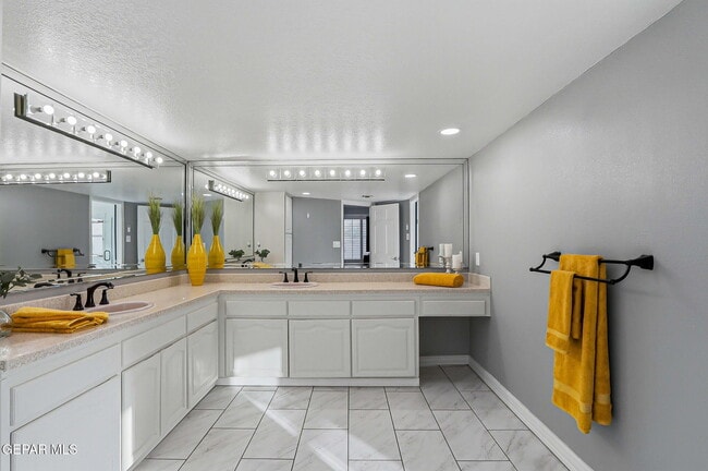 Building Photo - 871 Via Alegre Ln