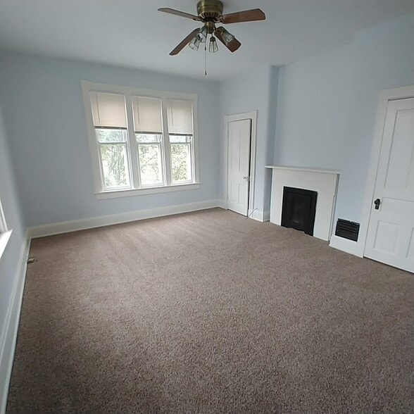 Building Photo - 559 E Epworth Ave