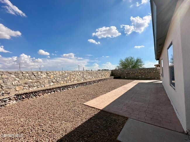 Building Photo - 14104 Robert Ituarte Dr