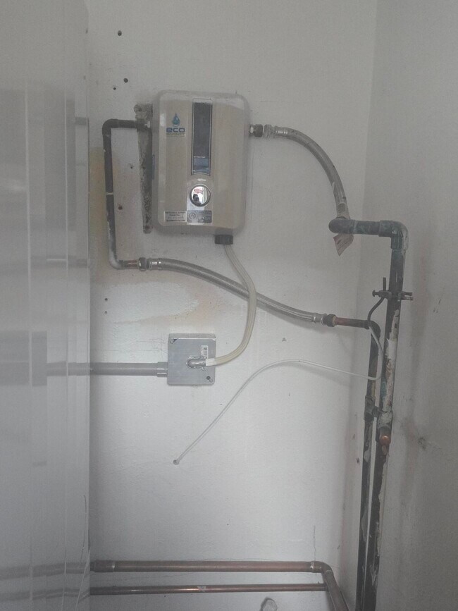 Building Photo - 930 N K St