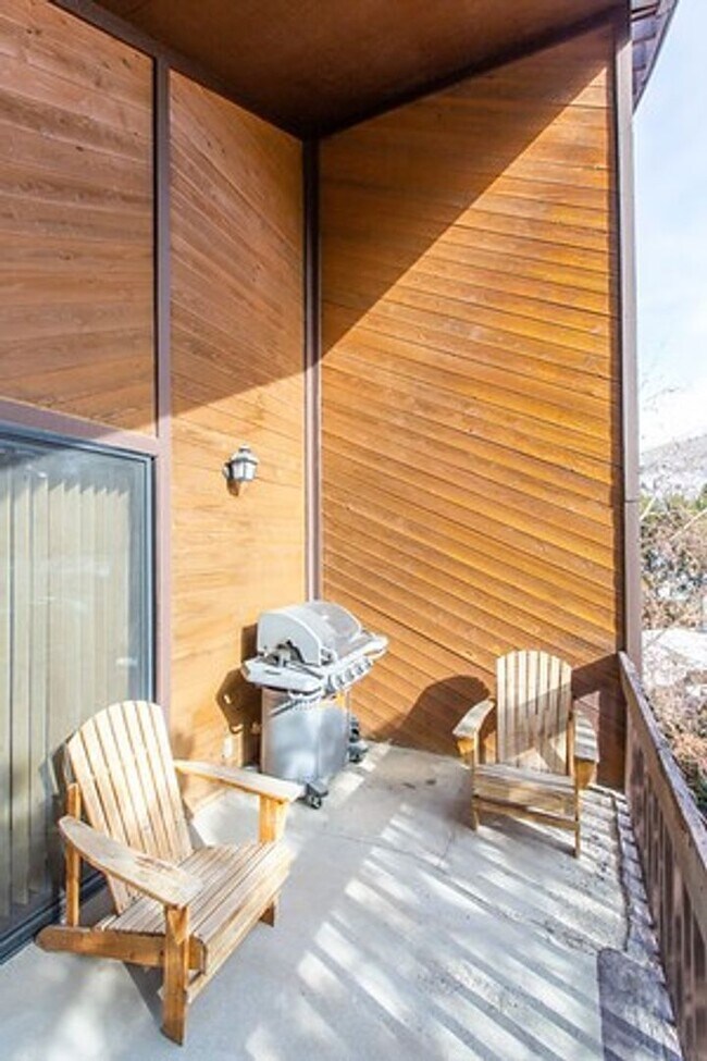 Building Photo - Redpine Chalet