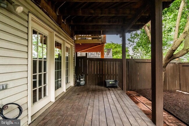 Building Photo - 1275 Quaker Hill Dr