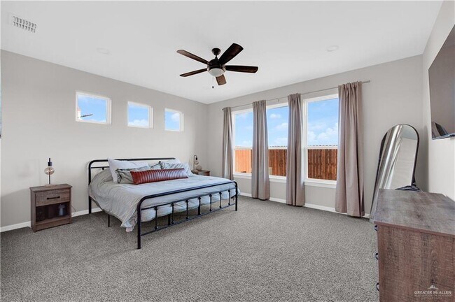 Building Photo - 25 Belle Ct